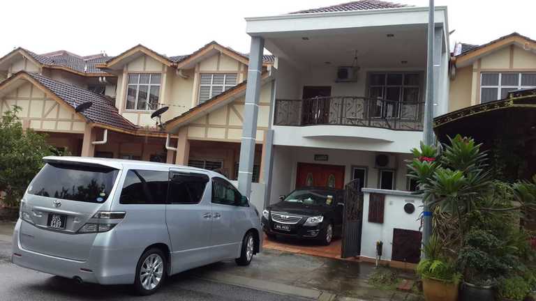 Azzahra Guesthouse Homestay C Letsgoholiday My